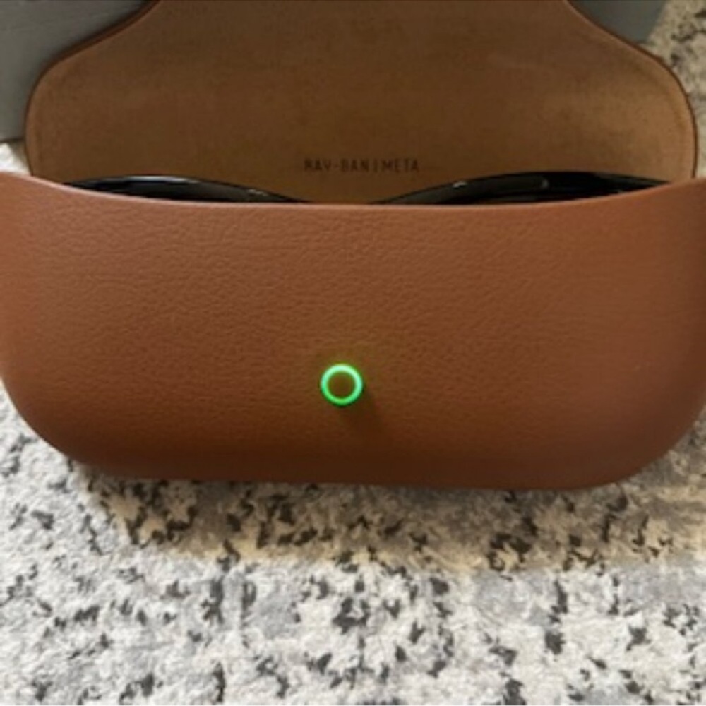 Ray-Ban Meta VR Glasses with Brown Case
